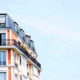 ein Mehrfamilienhaus symbolisch für das Thema Immobilienbewertung