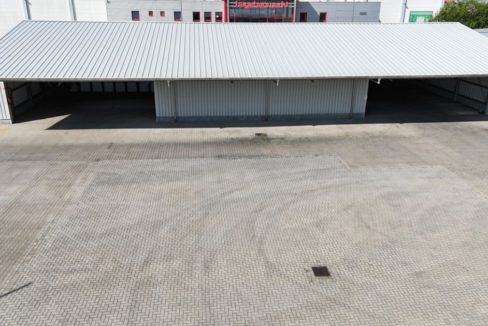 1176 m² Halle