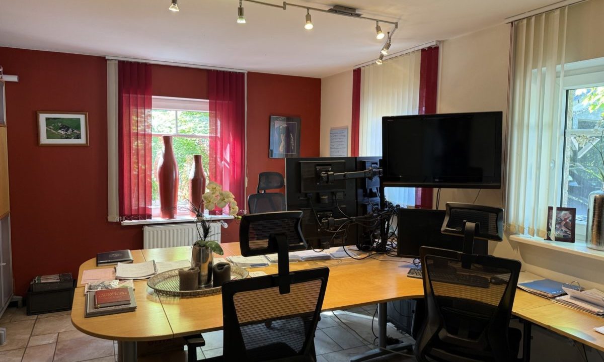 Büro EG