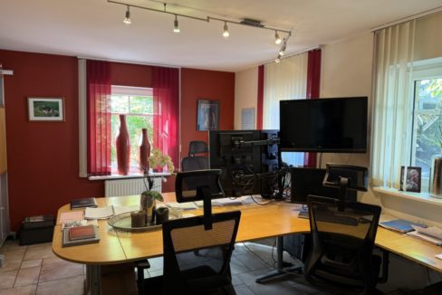 Büro EG