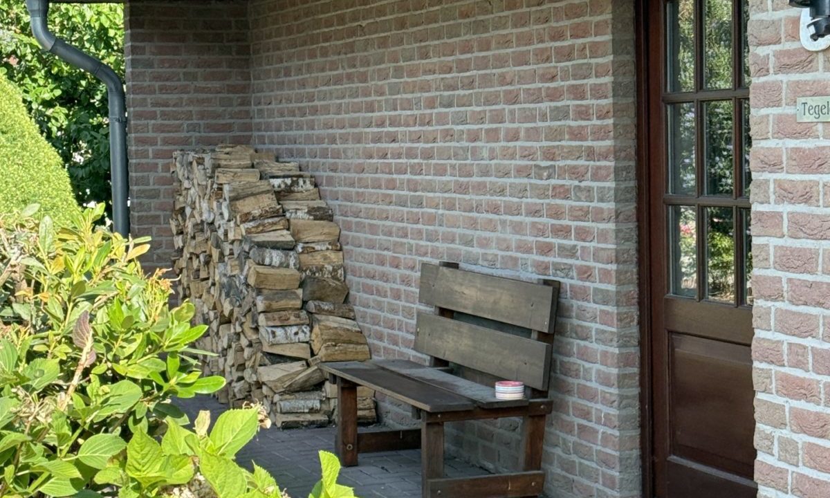 eingerückter Eingangsbereich