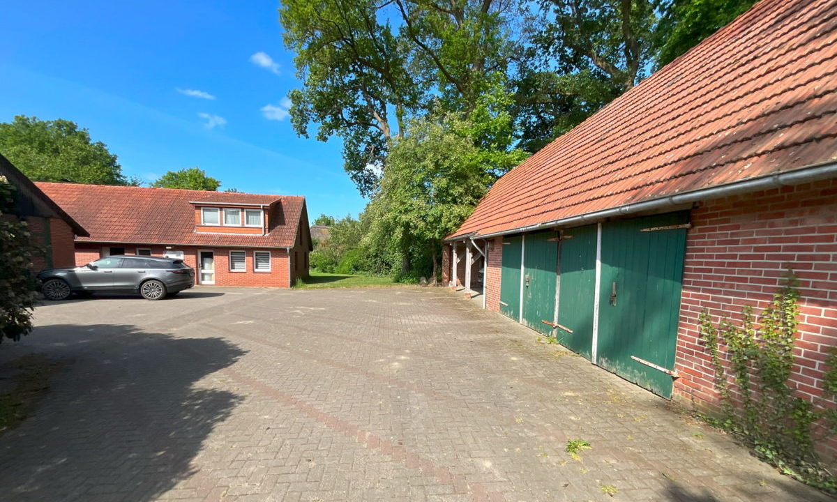 Hof/Nebentrakt